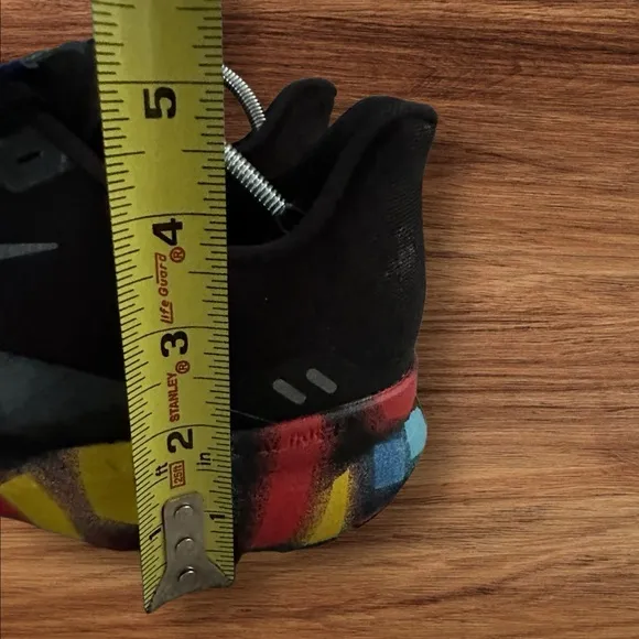 Men’s BROOKS Launch 8 Black / Rainbow / Multi Colored Sneakers, Size 13.