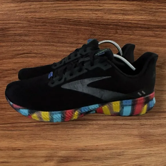 Men’s BROOKS Launch 8 Black / Rainbow / Multi Colored Sneakers, Size 13.