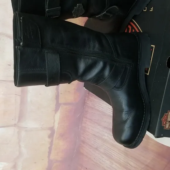 Men's Harley Davidson calf boots. Size 10.5. Color black.