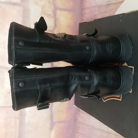 Men's Harley Davidson calf boots. Size 10.5. Color black.