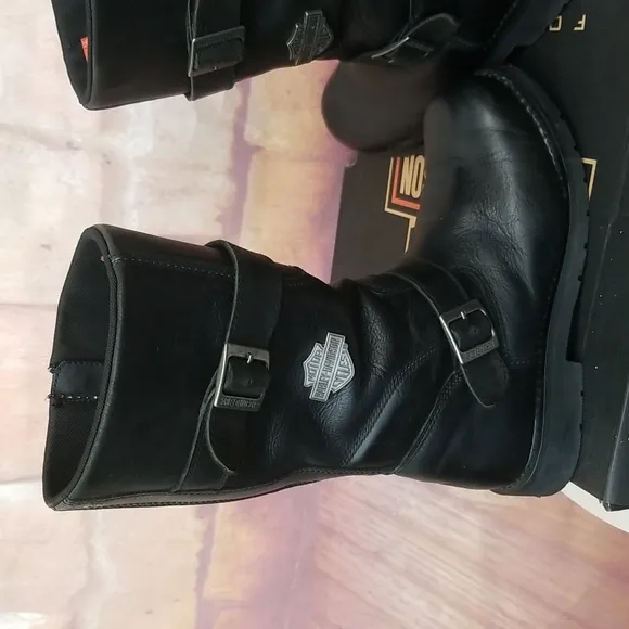 Men's Harley Davidson calf boots. Size 10.5. Color black.