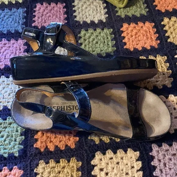 Mephisto‎ patent leather sandals slides open toe back strap