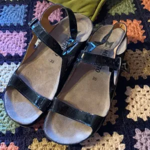 Mephisto‎ patent leather sandals slides open toe back strap