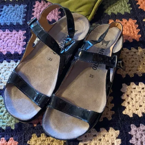 Mephisto‎ patent leather sandals slides open toe back strap