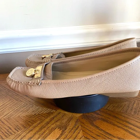 Michael Kors Hamilton Loafers w/Gold Lock Women Slip On driving loafers 7.5