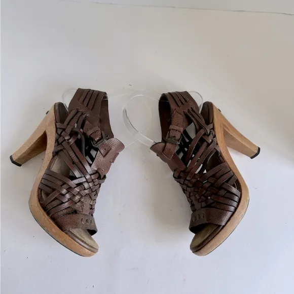 Michael Kors leather high heel sandal shoes. Size 5.5