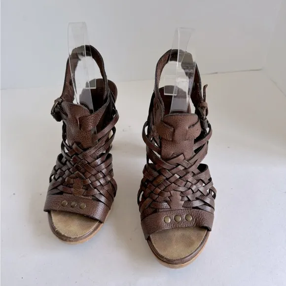 Michael Kors leather high heel sandal shoes. Size 5.5