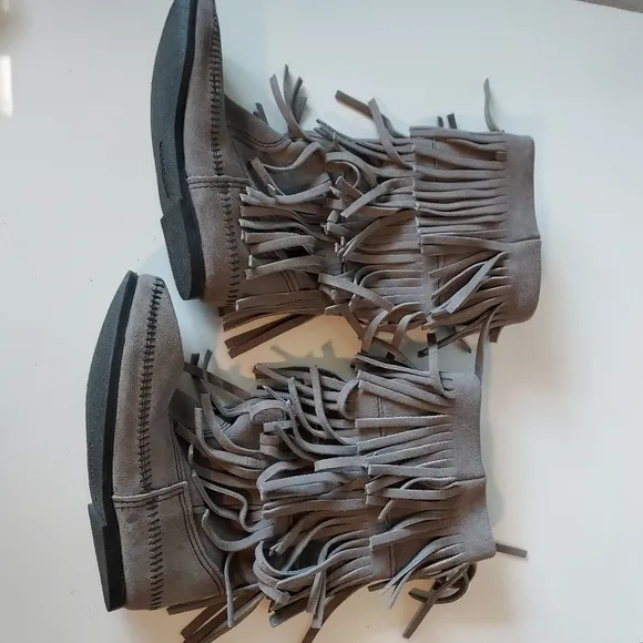 MINNETONKA 3 layer fringe boots