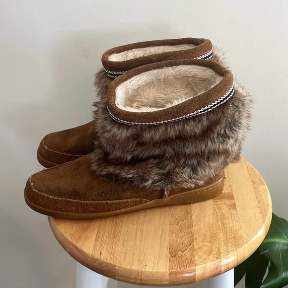 Minnetonka Leather Boots Moccasin 10 Fur Warm Winter Bohemian Cozy mid Calf