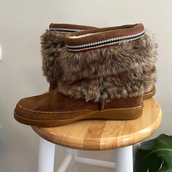 Minnetonka Leather Boots Moccasin 10 Fur Warm Winter Bohemian Cozy mid Calf