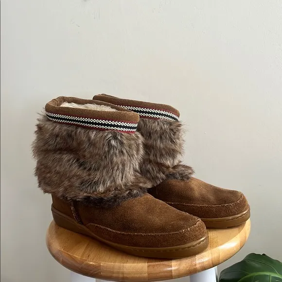 Minnetonka Leather Boots Moccasin 10 Fur Warm Winter Bohemian Cozy mid Calf
