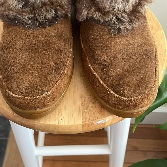 Minnetonka Leather Boots Moccasin 10 Fur Warm Winter Bohemian Cozy mid Calf