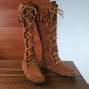 Minnetonka Size 7/8 NEW Moccasin Knee Boots Lace Up Suede Leather Brown Fringe