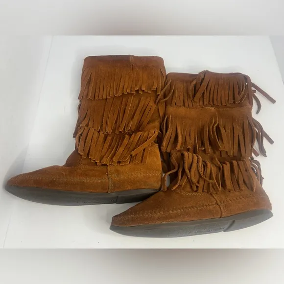 Minnetonka Women's 1632 - Calf Hi 3-Layer Fringe Boot Size 6