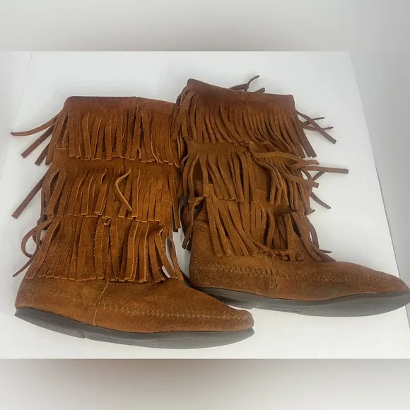 Minnetonka Women's 1632 - Calf Hi 3-Layer Fringe Boot Size 6