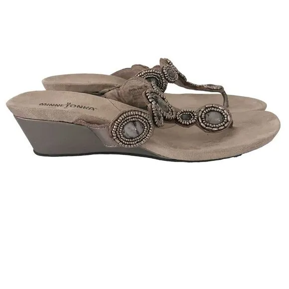 Minnetonka Women’s 9 Pewter Gray Leather  Beaded Stone Wedge Thong Sandals