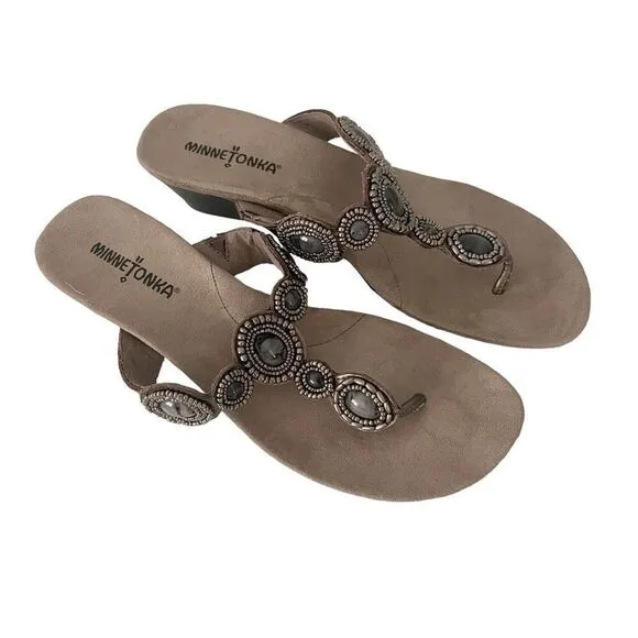 Minnetonka Women’s 9 Pewter Gray Leather  Beaded Stone Wedge Thong Sandals