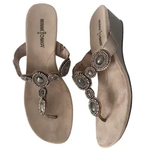 Minnetonka Women’s 9 Pewter Gray Leather  Beaded Stone Wedge Thong Sandals