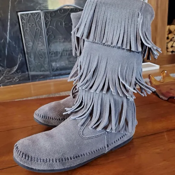 Minnetonka Gray 3-Layer Fringe Suede Boots Size 10