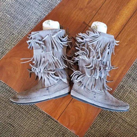 Minnetonka Gray 3-Layer Fringe Suede Boots Size 10