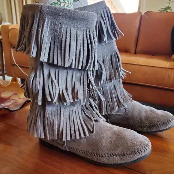 Minnetonka Gray 3-Layer Fringe Suede Boots Size 10