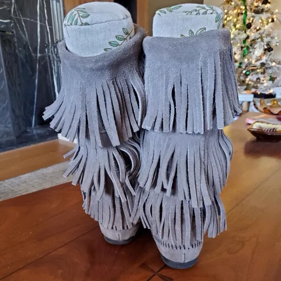 Minnetonka Gray 3-Layer Fringe Suede Boots Size 10