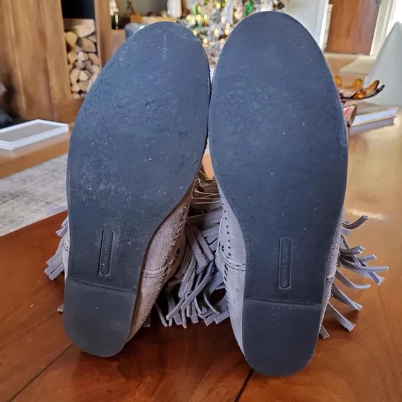 Minnetonka Gray 3-Layer Fringe Suede Boots Size 10