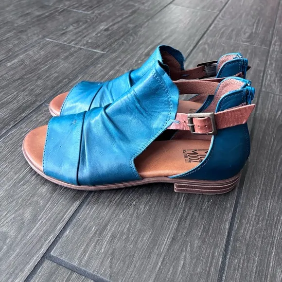 Miz Mooz Dipper Leather Sandals Marine &amp; Tan Size 8