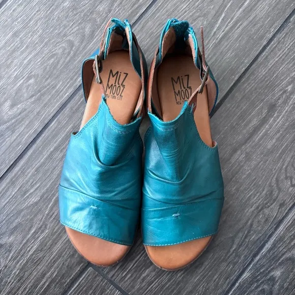 Miz Mooz Dipper Leather Sandals Marine &amp; Tan Size 8