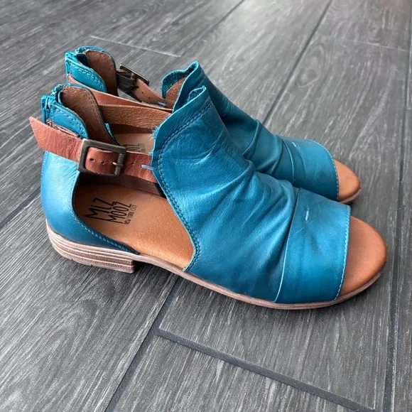 Miz Mooz Dipper Leather Sandals Marine &amp; Tan Size 8