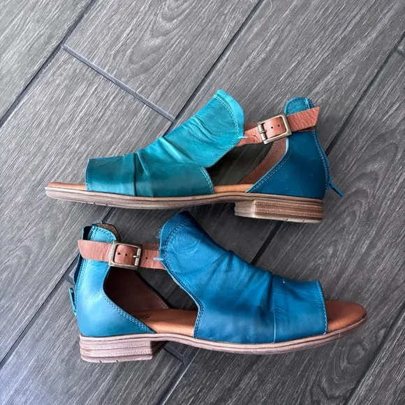 Miz Mooz Dipper Leather Sandals Marine &amp; Tan Size 8