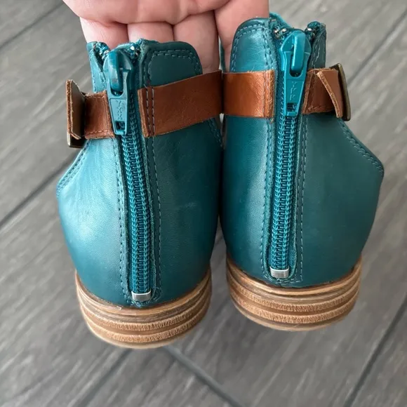 Miz Mooz Dipper Leather Sandals Marine &amp; Tan Size 8