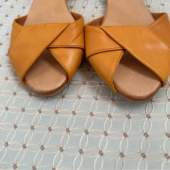 MIZ MOOZ New York &quot;Aster&quot; YELLOW Buttery Soft Leather Sandals Size 41/ US 10.5