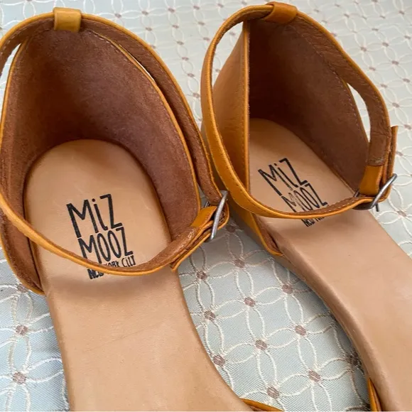 MIZ MOOZ New York &quot;Aster&quot; YELLOW Buttery Soft Leather Sandals Size 41/ US 10.5