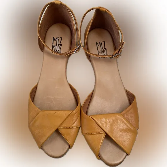 MIZ MOOZ New York &quot;Aster&quot; YELLOW Buttery Soft Leather Sandals Size 41/ US 10.5