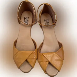 MIZ MOOZ New York &quot;Aster&quot; YELLOW Buttery Soft Leather Sandals Size 41/ US 10.5