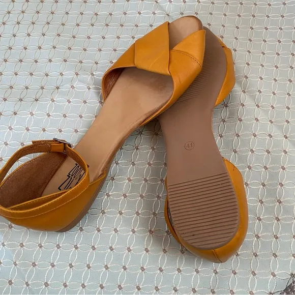 MIZ MOOZ New York &quot;Aster&quot; YELLOW Buttery Soft Leather Sandals Size 41/ US 10.5