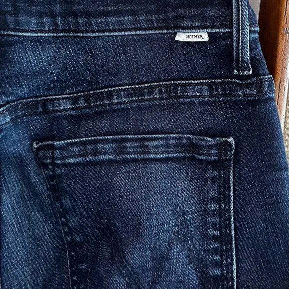 Mother Jeans The Weekender Fray Wash - Mint Condition Size 26