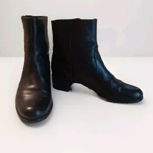 Munro Black Leather Ankle Boots Size 7.5