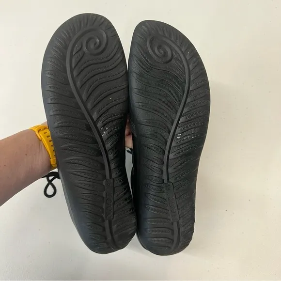 Naot Kata Black Tie Closed Toe Sandals Size 41
