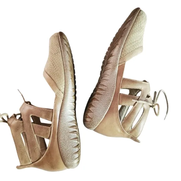 NAOT KATA Nuetral Tan Cream Snake Embossed Leather Lace-Up Sandals Women's SZ 7