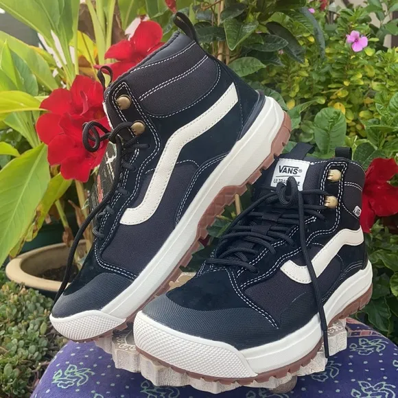 New All Weather Ultrarange EXO Vans Hi Top Sneakers