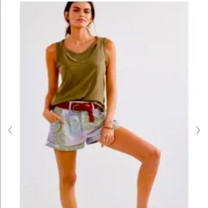 NEW Anthropologie Pilcro Relaxed Pleat Shorts. Size 32 Patchwork Paisley