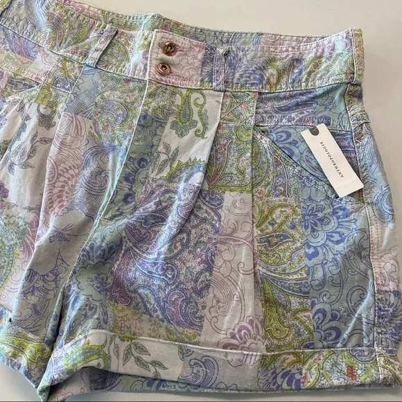 NEW Anthropologie Pilcro Relaxed Pleat Shorts. Size 32 Patchwork Paisley