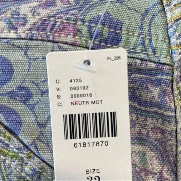 NEW Anthropologie Pilcro Relaxed Pleat Shorts. Size 32 Patchwork Paisley