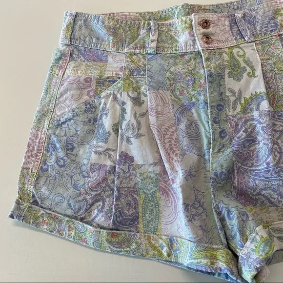 NEW Anthropologie Pilcro Relaxed Pleat Shorts. Size 32 Patchwork Paisley