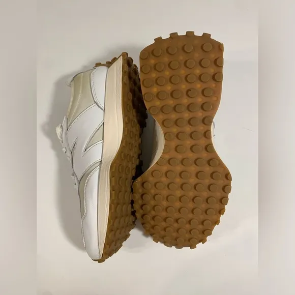 New Balance 327 White Moonbeam Gum Womens Sneakers 8.5‎