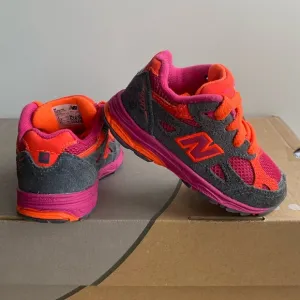 New Balance 990 V5 Pink/Orange Toddler Sneakers- SZ 4 C