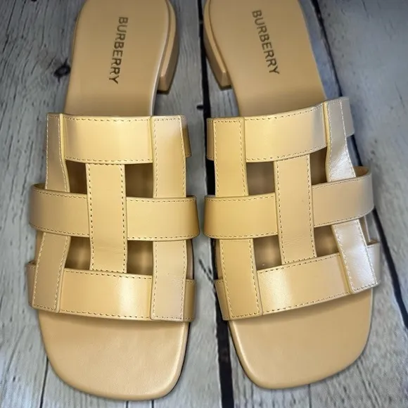 New Burberry Lyna Caged Leather Sandals Size 37.5