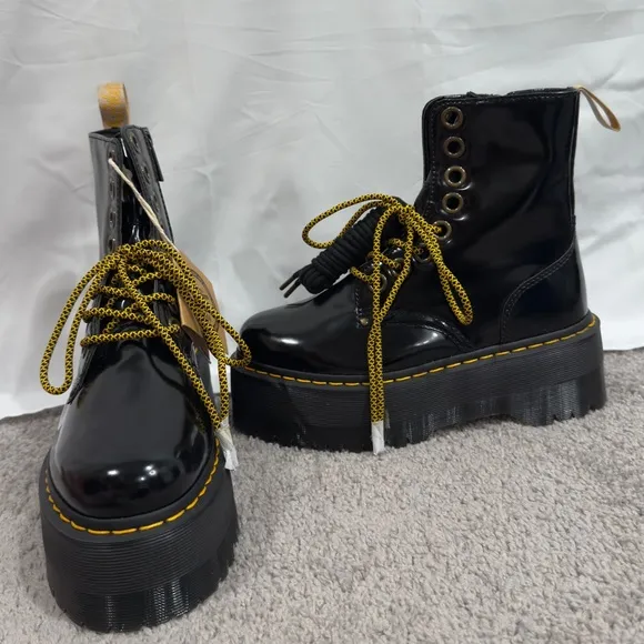 NEW Dr. Martens Vegan Jardon Max Boots Chunky Platforms, Black/Yellow Laces, W8
